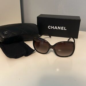 CHANEL sunglasses